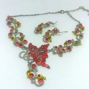 ⭕HP⭕ Vintage Silvertone Butterfly Earring and Necklace Set